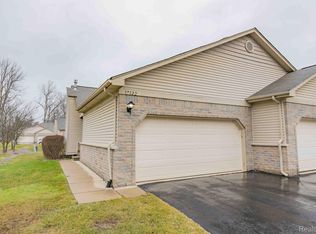 17322 S Lucille Cir, New Boston, MI 48164