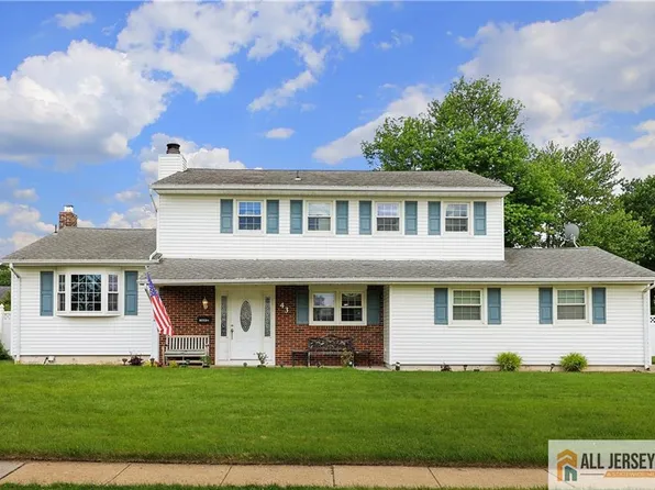 43 Richards Dr, Parlin, NJ 08859