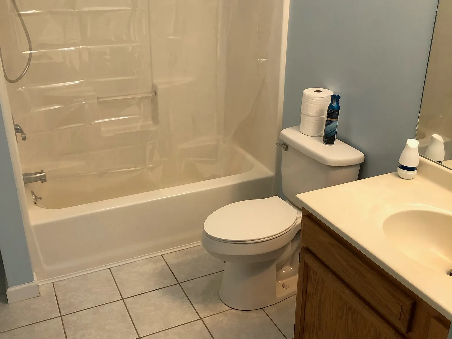2 bed, 1100 sqft, $2,400 — Photo 2