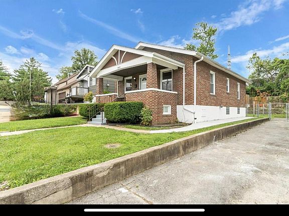 3rd image of 8823 Ivy Ave