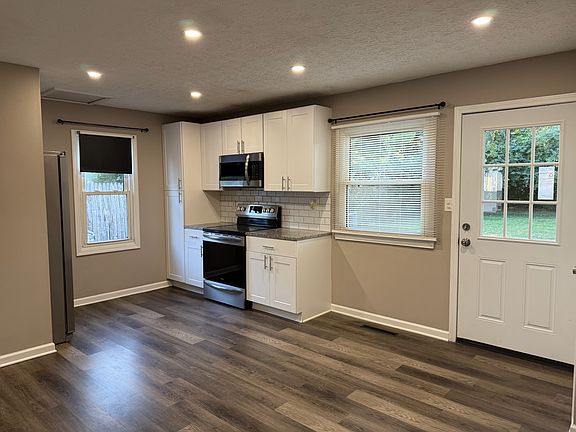 3rd image of 3551 Paxton Dr