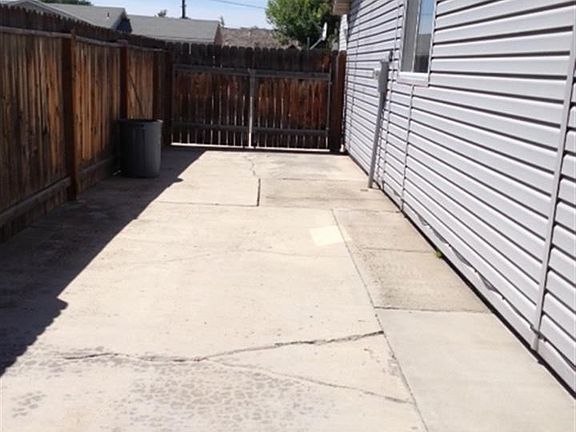 3rd image of 700 W Benton Ave