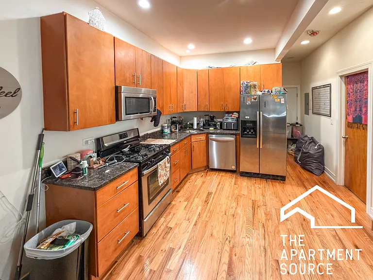 2835 N Damen Ave #1R — Photo 2
