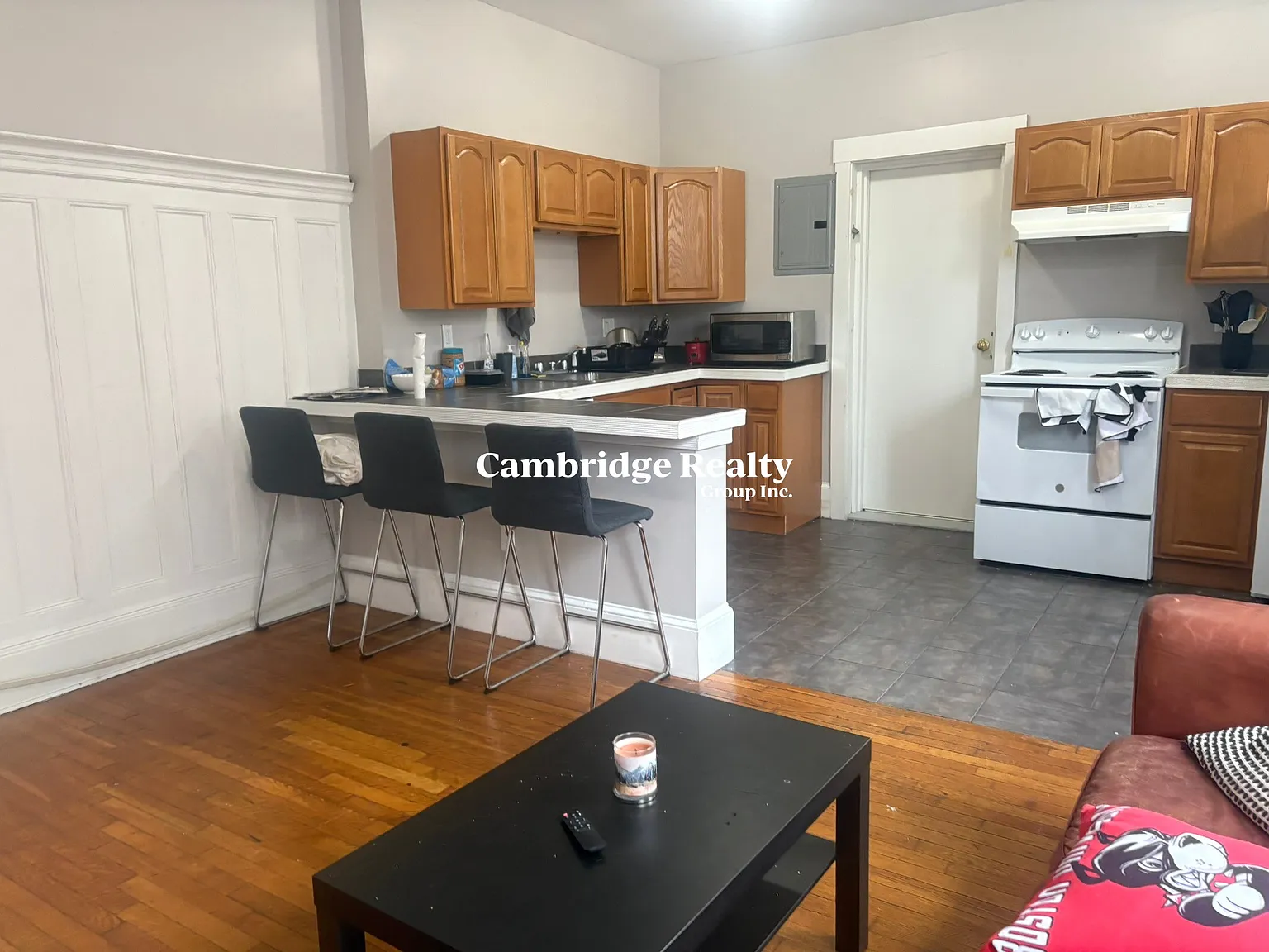 3 bed, 1.0 bath, $3,900 — Photo 2