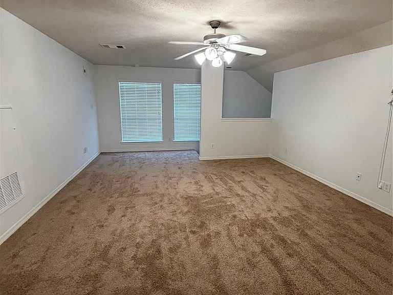 11602 Royal Oaks Xing — Photo 35