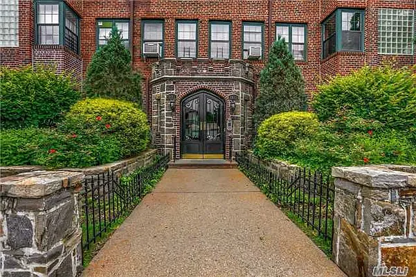 Sold by Redfin Real Estate | media 23