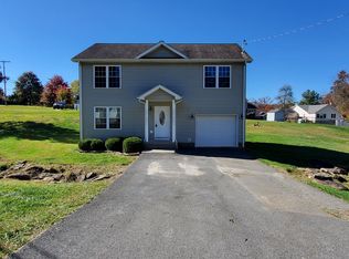 109 Hickory Ave, Daniels, WV