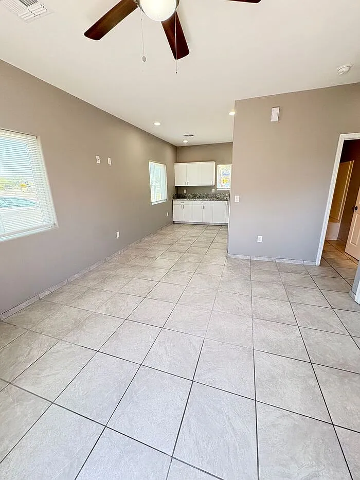 2 bed, 1.0 bath, 803 sqft, $1,300 — Photo 4