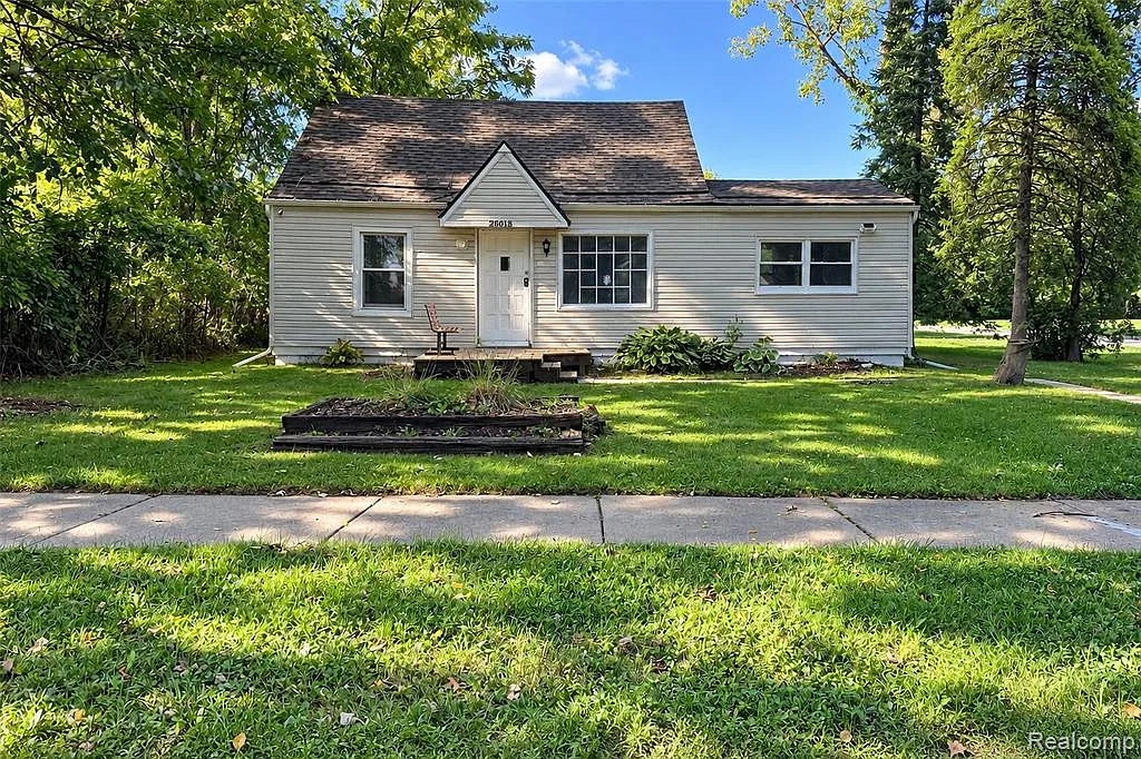 3 bed, 1.0 bath, 1164 sqft, $1,600 — Photo 1
