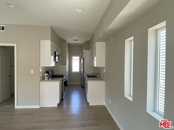 5th image of 2201 W Court St