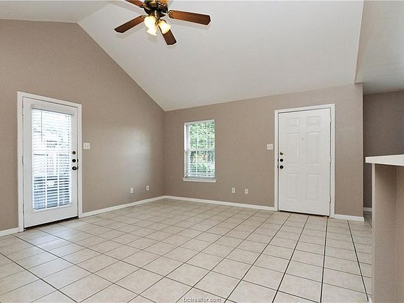 4th image of 3608 Hollyhock St