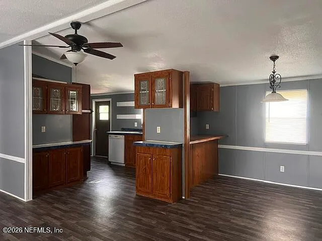 3 bed, 2.0 bath, 1600 sqft, $1,550 — Photo 4
