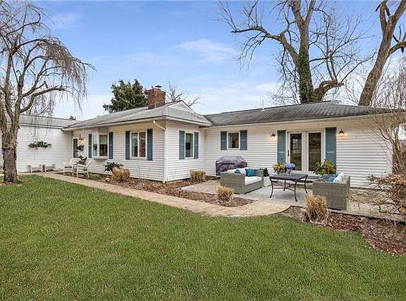 3rd image of 205 Parkview Pl