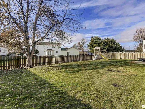 4th image of 513 Lakeview Dr