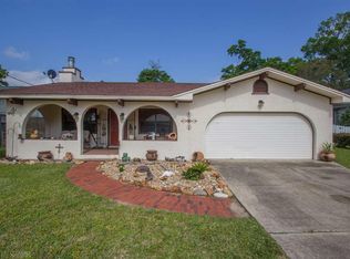 2212 Club House Dr, Lillian, AL 36549