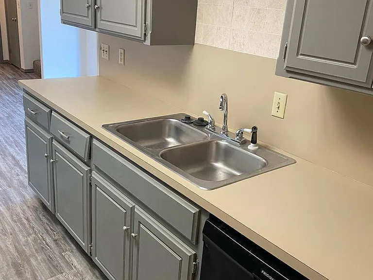 4201 Colony Dr — Photo 4