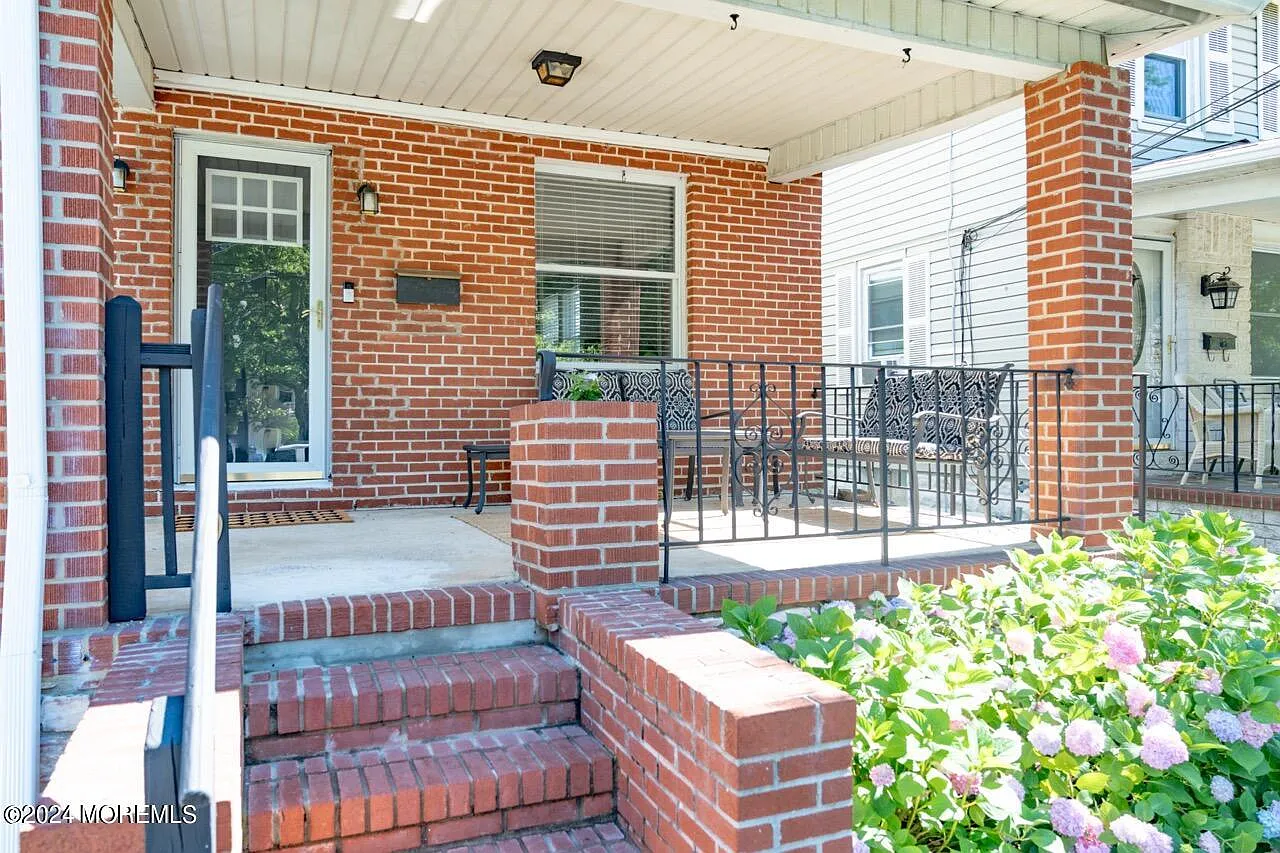3 bed, 1312 sqft, $3,250 — Photo 3