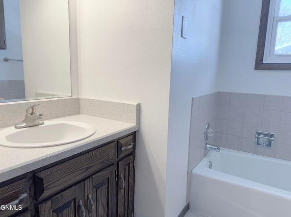 bismarck-north-dakota-447600754 picture