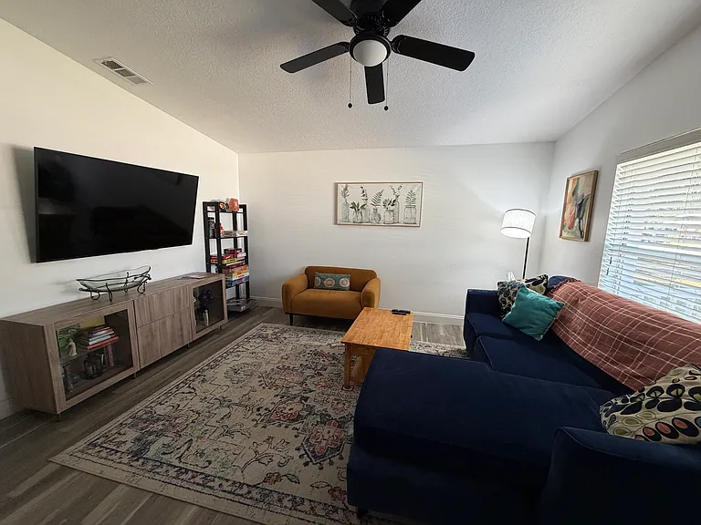 1507 E Emma St — Photo 3
