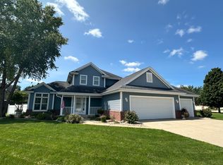 1135 Summerhill Dr, Janesville, WI 53546