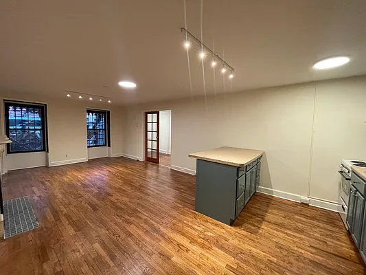 Rented by Compass | media 9