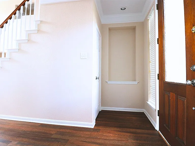 8607 Saratoga Dr — Photo 3