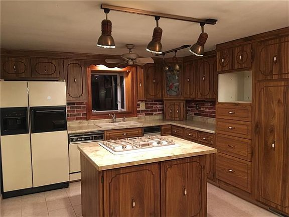 2nd image of 1810 Walnut Dr