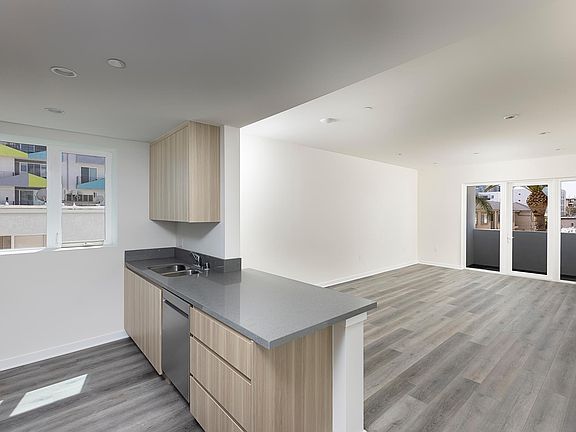 5th image of 5536 Fulcher Ave #207