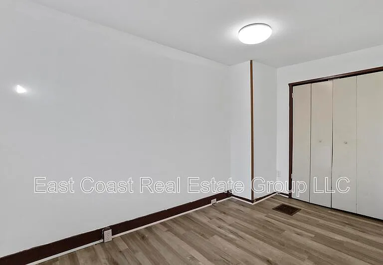 218 N College St — Photo 17