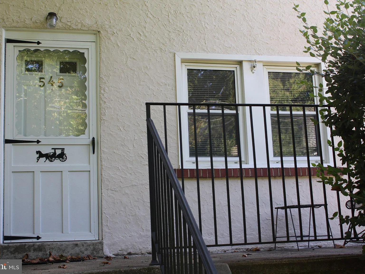 3 bed, 1.0 bath, 1344 sqft, $2,300 — Photo 1