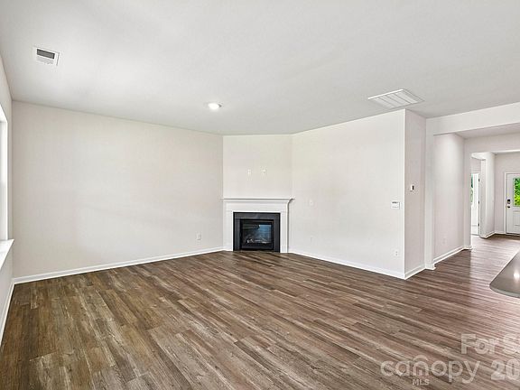 5th image of 3928 Ashton Dr NW