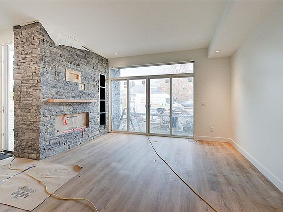 2nd image of 845 Lawson Ave #1