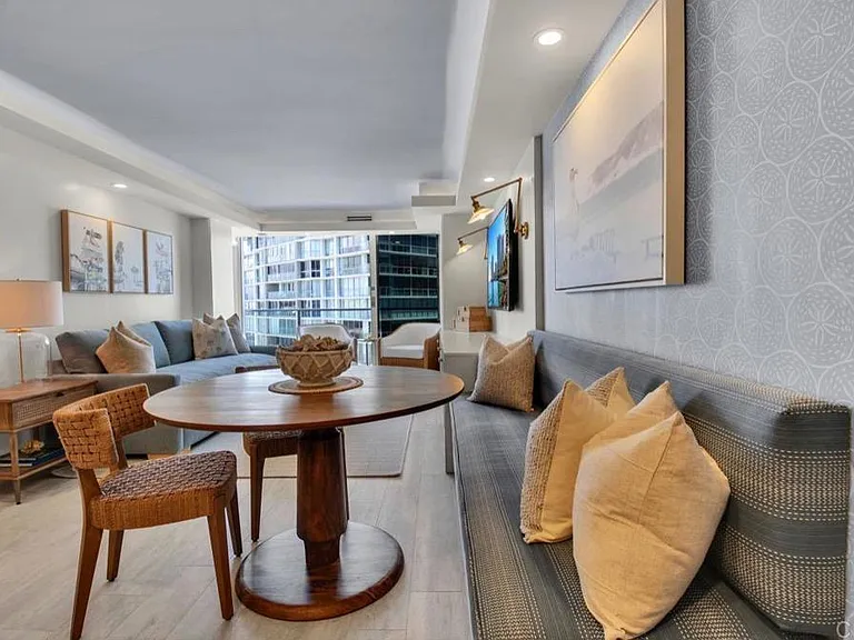 1810 Avenida Del Mundo #1101 — Photo 10