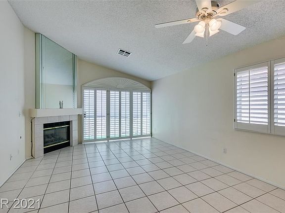 4th image of 717 Yacht Harbor Dr