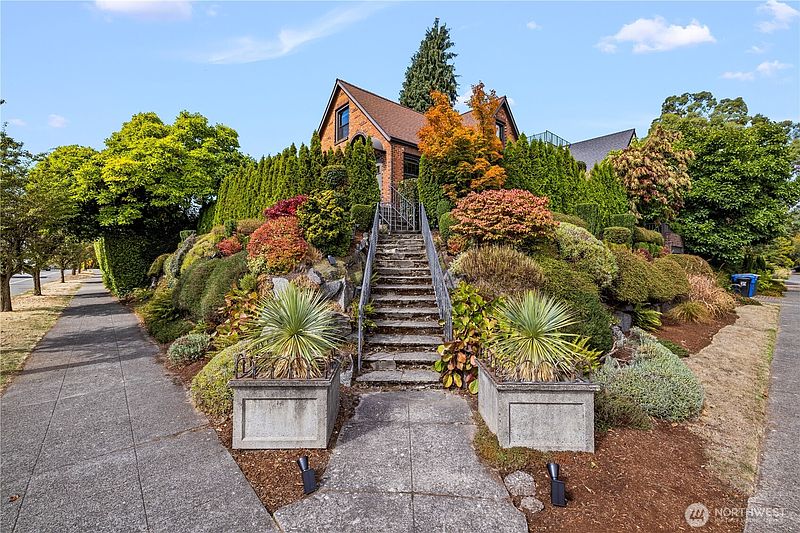2nd image of 2355 45th Avenue SW