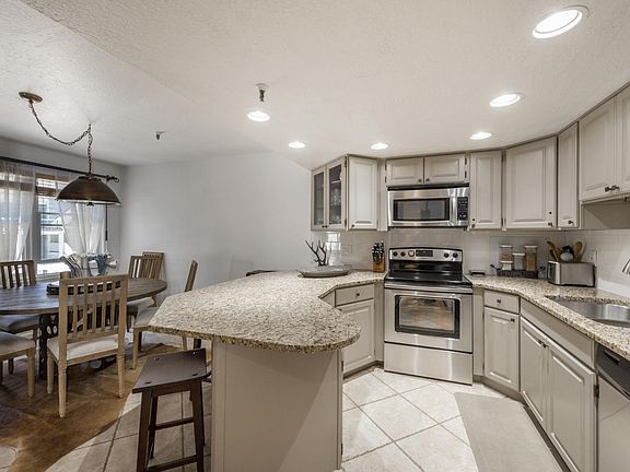 2nd image of 1035 Park Ave #5