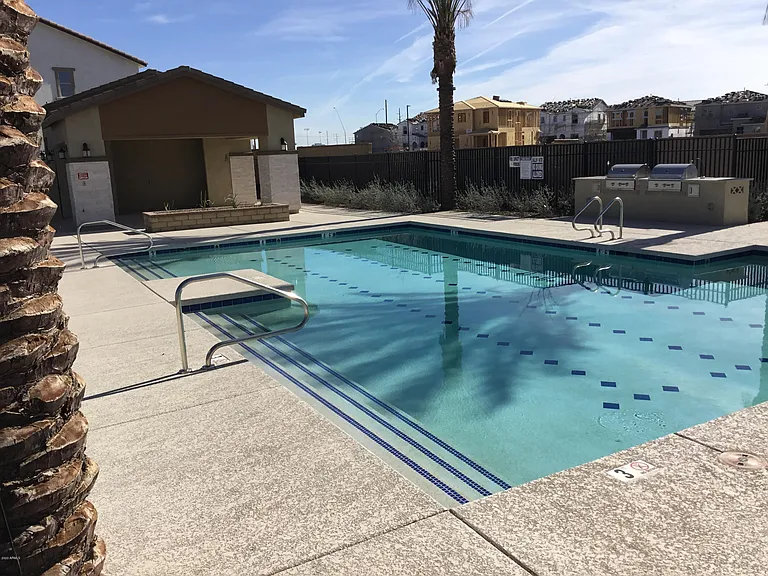 715 N Sparrow Dr — Photo 38