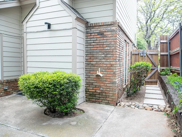 Back yard entrance, Side walkway