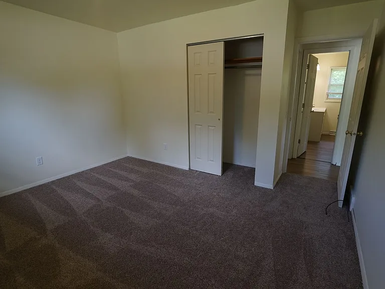 2410 Valley St — Photo 8