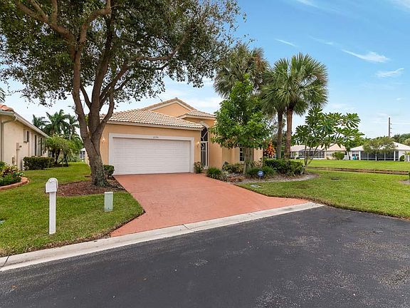 3rd image of 6394 Hamilton Ct