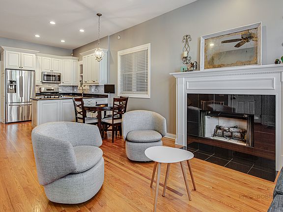 3rd image of 2930 N Damen Ave #1
