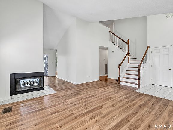 5th image of 16 Rivendell Drive #16