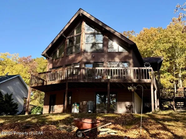 650 Lakeview Dr, Mountain Top, PA 18707