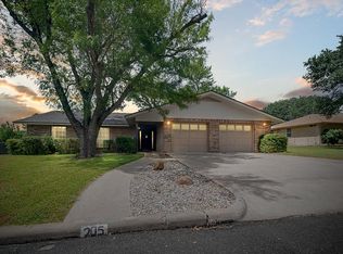 205 Crestwood Dr, Fredericksburg, TX 78624