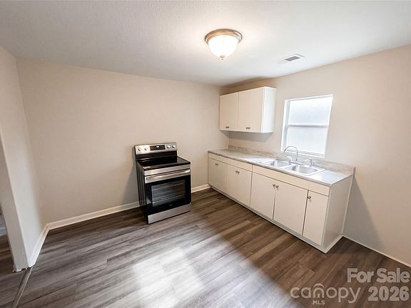 2nd image of 1903 Winget St