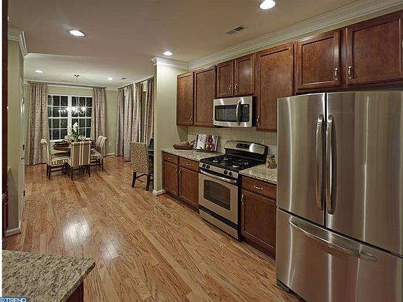 2nd image of 15100 Dahlia Dr