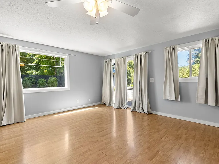 19316 NE Couch St — Photo 11