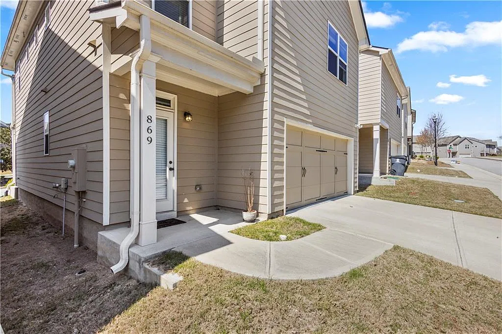 3 bed, 2.5 bath, 2974 sqft, $2,600 — Photo 4