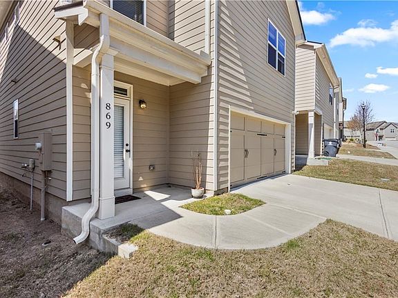 4th image of 869 Venture Way SW