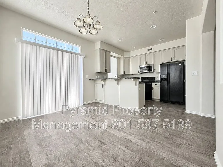 6353 W Passenger Ln — Photo 2